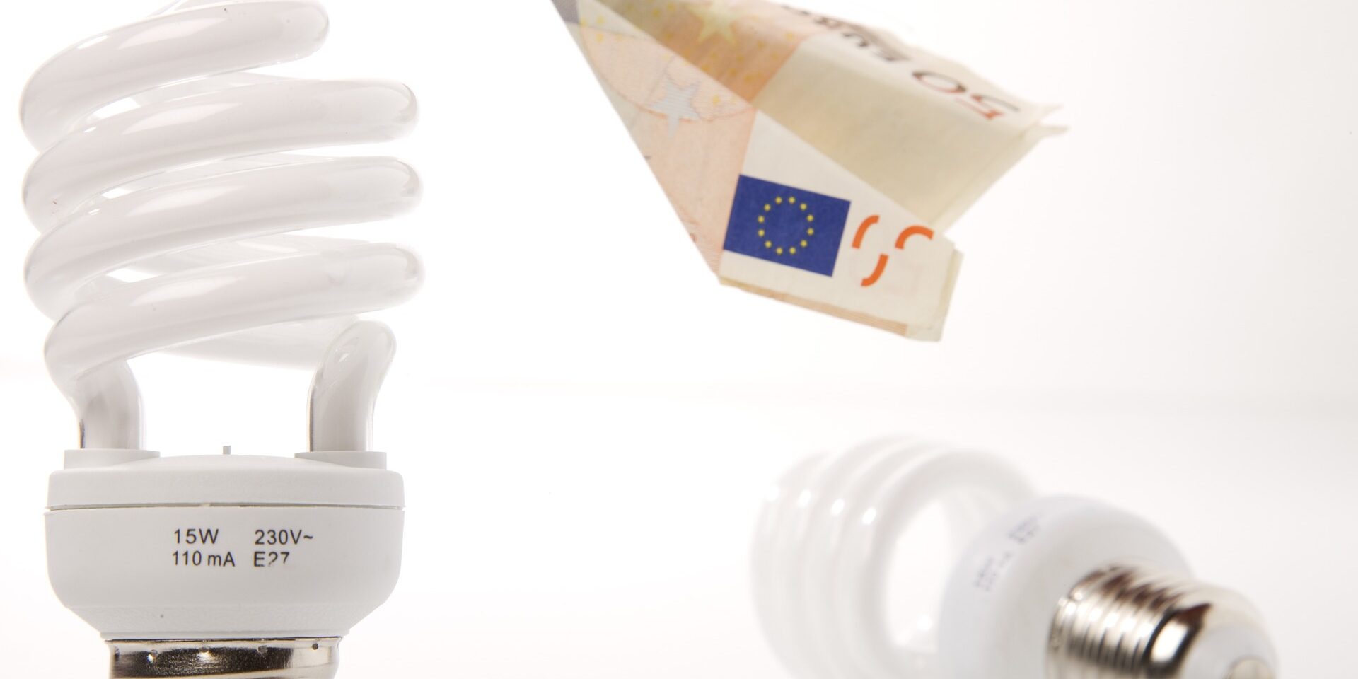energy-saving-lamp-g1e71d7783_1920