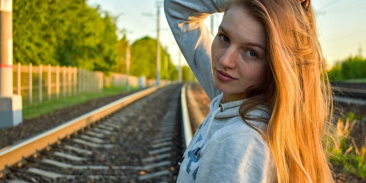 young-woman-g1d8084418_1280