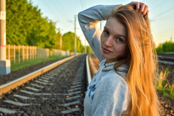 young-woman-g1d8084418_1280