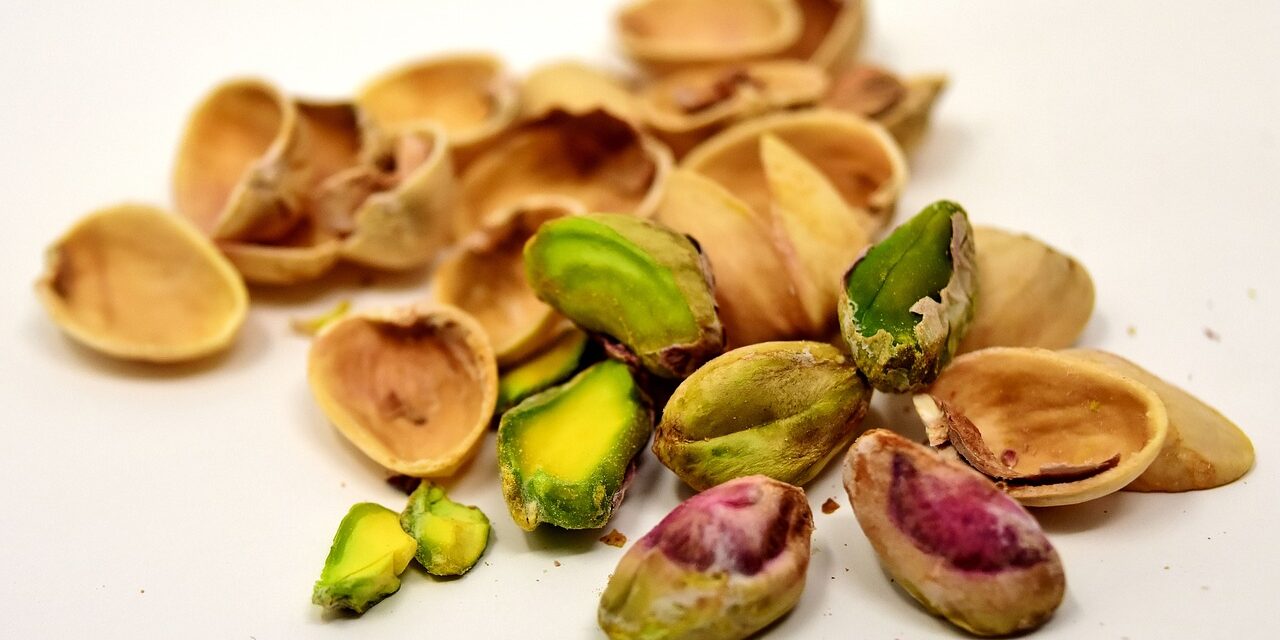 pistachios-g248ae2c12_1280