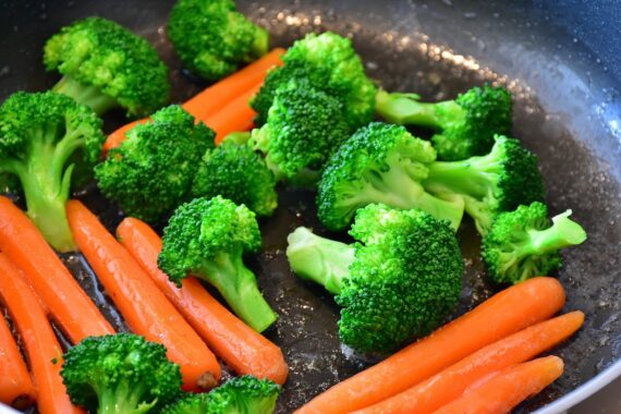 carrots-g3476df538_1920
