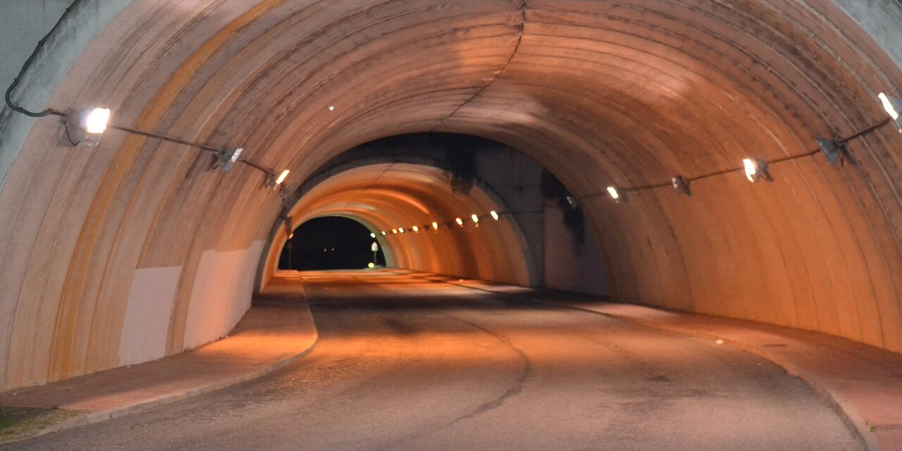 road-tunnel-326315_1280