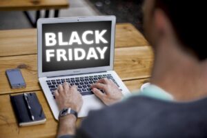 Elektro-Schnäppchen zum Black Friday: Wohin mit alten Geräten und Verpackungsmüll?